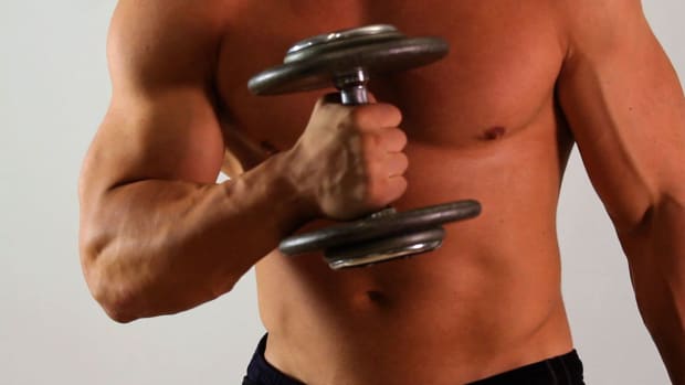 O. How to Do a Hammer Curl for an Arm Workout Promo Image