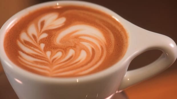 R. How to Pour a Latte Art Wreath Promo Image
