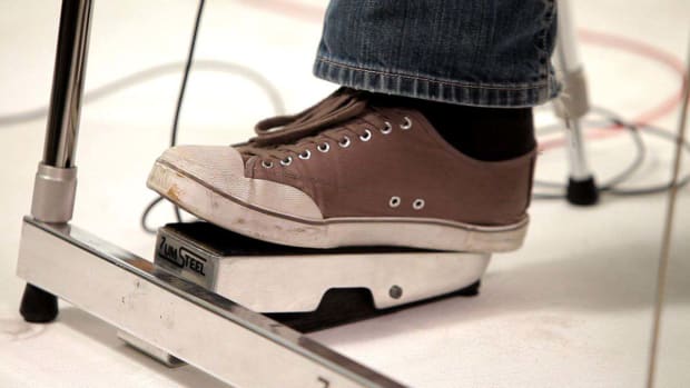 Y. How to Use the Volume Pedal on a Steel Guitar Promo Image