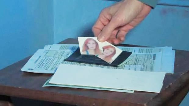 ZR. How to Affix a Photo to a Passport Application Promo Image