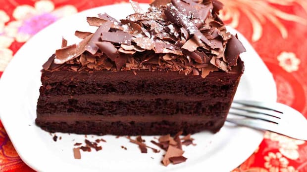 N. How to Make an Easy Chocolate Cake Promo Image