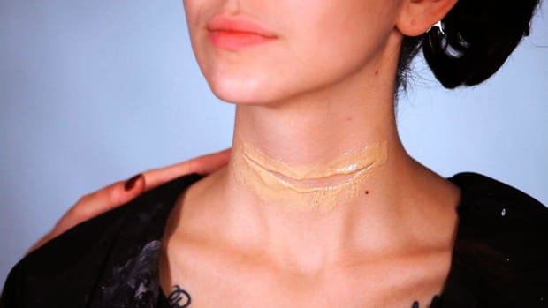W. How to Do a Fake Neck Wound with Silicone Compound Promo Image