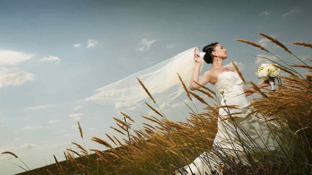 ZA. How to Find a Vintage Wedding Dress Promo Image