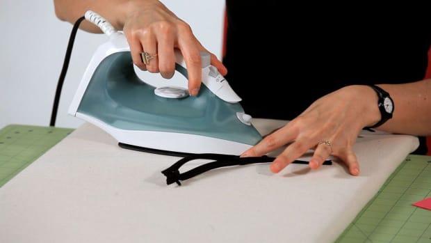 T. How to Prepare to Sew Invisible Zipper on a Sewing Machine Promo Image