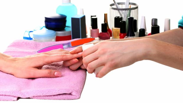 Y. How to Do a Professional Gel Manicure at Home Promo Image
