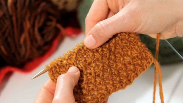 G. How to Do a Moss Stitch in Knitting Promo Image