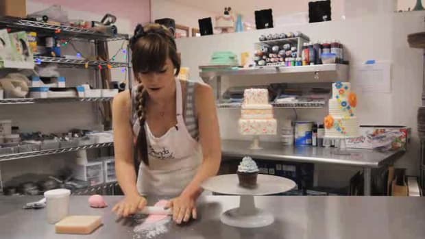 I. How to Make a Fondant Rose Cupcake Topper Promo Image