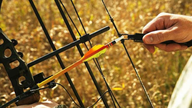 M. How to Replace Bow Strings in Archery Promo Image