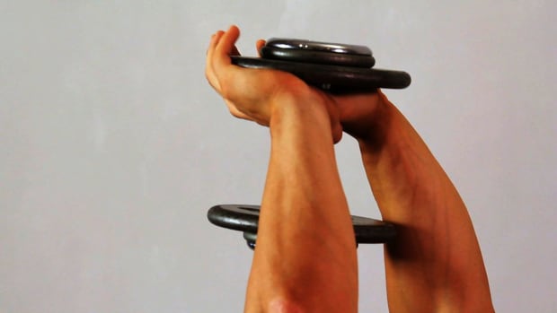 ZE. How to Do a Lying Pullover for an Arm Workout Promo Image