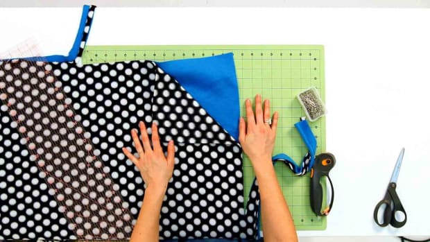 W. How to Trim Fabric for Easy No-Sew Fleece Blanket Promo Image