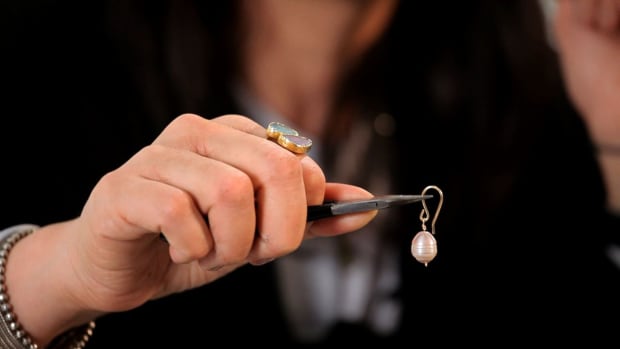 U. How to Make Single Pearl Earrings Using Head Pins Promo Image
