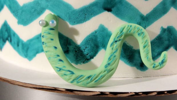 B. How to Make a Fondant Snake for a Jungle Theme Cake Promo Image