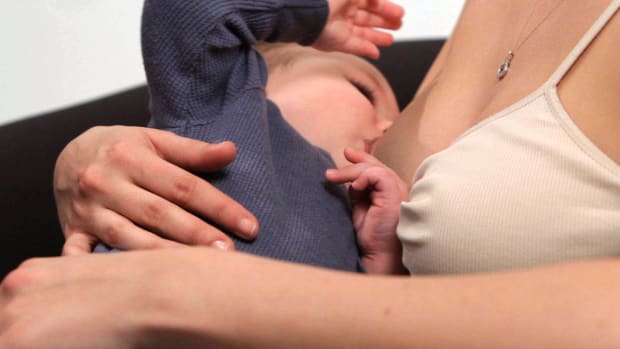 A. Will Breastfeeding Make My Breasts Sag? Promo Image
