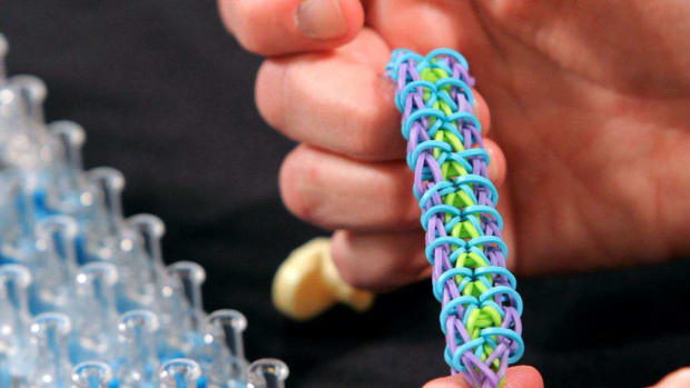 Q. How to Make a Zippy Chain Rainbow Loom Bracelet Promo Image