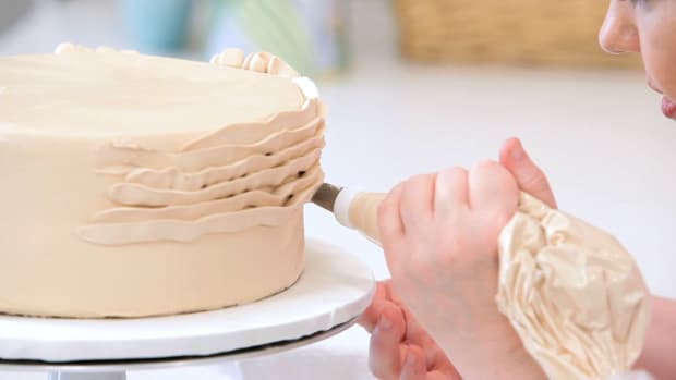 E. How to Pipe Ruffles on a Cake Promo Image