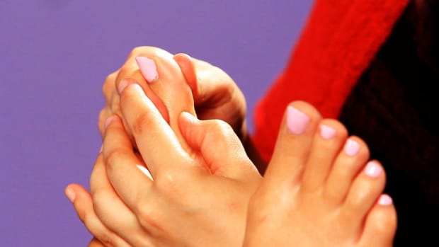 ZS. 10 Foot Reflexology Techniques for Infertility Promo Image