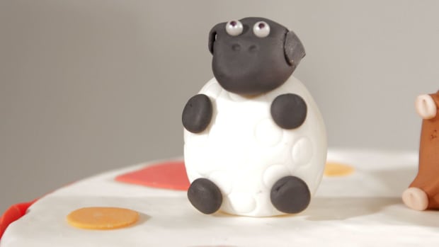 Easy Fondant Cake Decorations For Kid Bakers Howcast