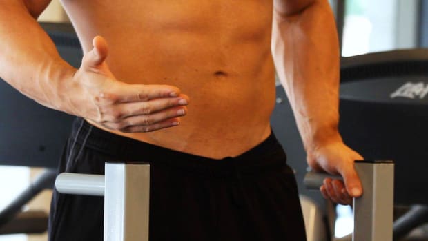 J. How to Do a Bar Dip for an Arm Workout Promo Image