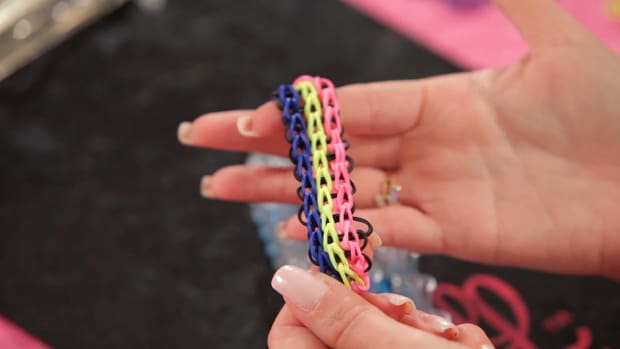 Y. How to Make a Triple Rainbow Loom Bracelet Promo Image