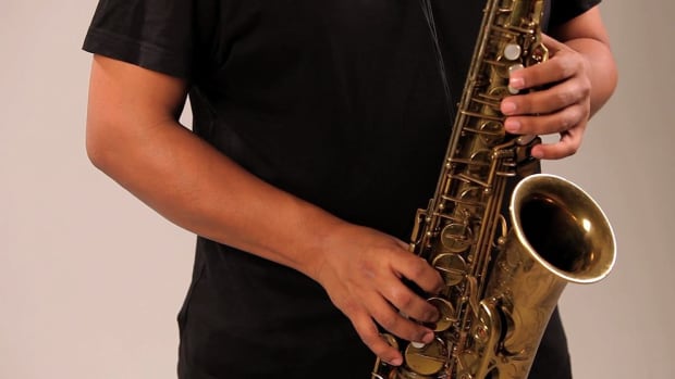 R. How to Play a Diminished Scale on a Saxophone Promo Image