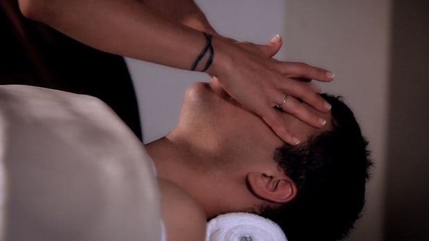 R. How to Use Percussive Strokes during a Head Massage Promo Image