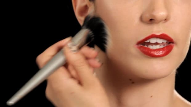 J. How to Use a Stippling Makeup Brush Promo Image