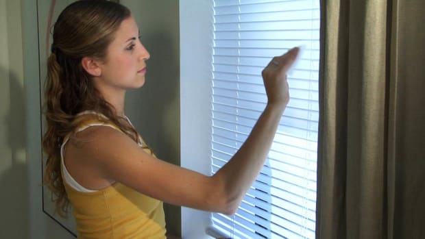 C. How to Clean Window Blinds Promo Image