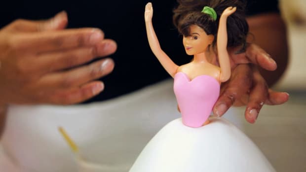 ZB. How to Make a Dress for a Princess Doll Cake Using Fondant Promo Image
