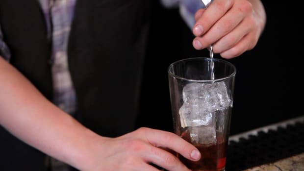 ZK. Shaking Cocktails vs Stirring Cocktails Promo Image