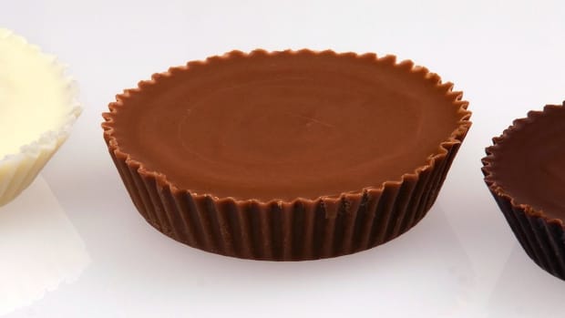 O. How to Deep-Fry Reese's Peanut Butter Cups Promo Image