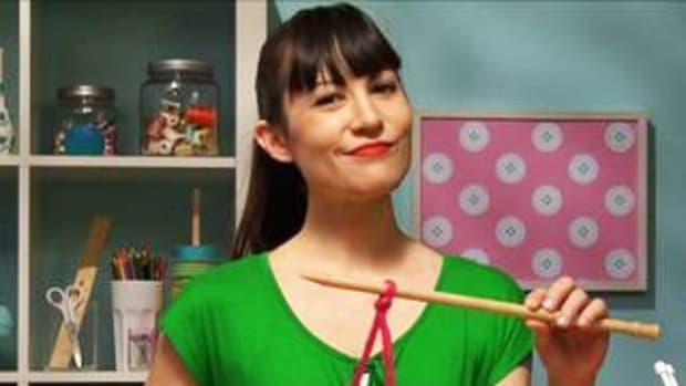I. How to Tie a Slip Knot for Knitting Promo Image