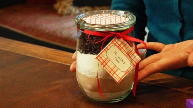 P. How to Make Cake in a Jar (with Hallmark Magazine) Promo Image