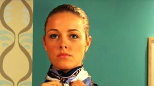 R. How to Tie a Simple Neck Scarf Promo Image