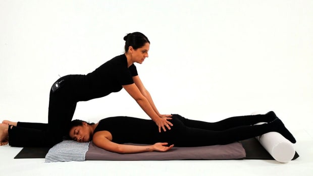 J. How to Give a Shiatsu Lumbar Spinal Massage Promo Image