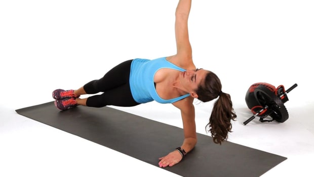 O. How to Do an Inchworm to Side Plank Promo Image