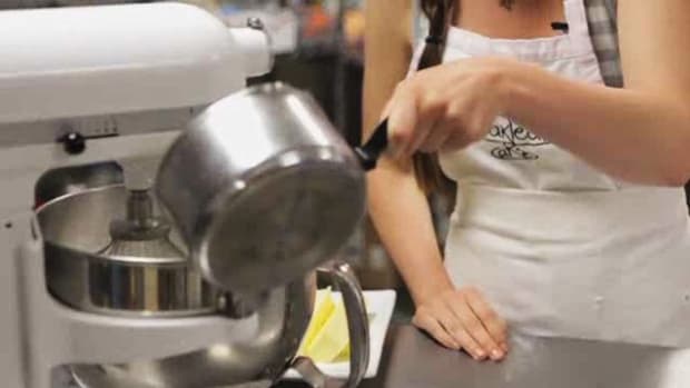 O. How to Make Lemon Cupcake Frosting Promo Image