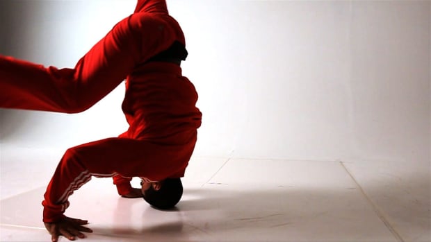P. How to Do a Back Spin to a Head Spin in Break Dancing Promo Image