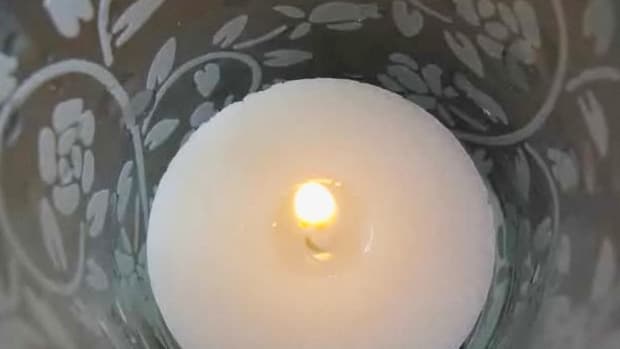 ZB. How to Remove Old Candle Wax from a Glass Candleholder Promo Image