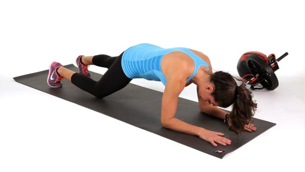 H. How to Do a Plank with Knee Taps Promo Image