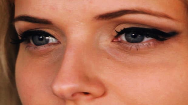 Q. How to Do Pinup Eye Makeup Promo Image
