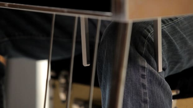 Z. How to Use the Knee Levers on a Pedal Steel Guitar Promo Image