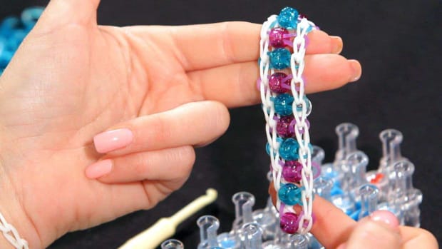A. How to Make a Bead Ladder Rainbow Loom Bracelet Promo Image