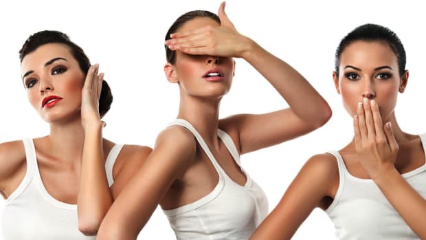 W. How to Fake Interest in Someone through Body Language Promo Image