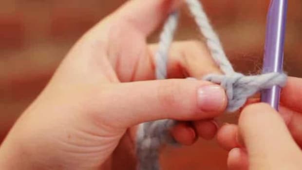 W. How to Do a Single Crochet Stitch Promo Image