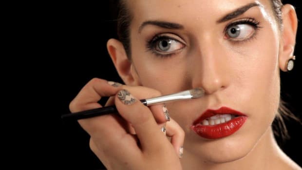 A. How to Make Your Nose Look Thinner with Makeup Promo Image
