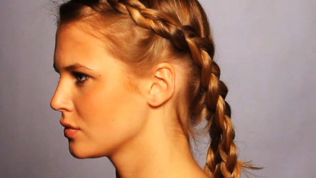 How to Do a Heidi Braid - Howcast How to Do a Heidi Braid - Howcast