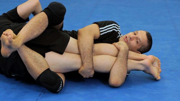 ZZL. How to Do a Kneebar MMA Submission Promo Image