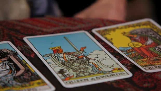 ZX. How to Read the 4 Queen Tarot Cards Promo Image