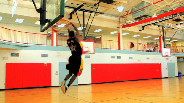 ZC. How to Do a Reverse Dunk in Basketball Promo Image