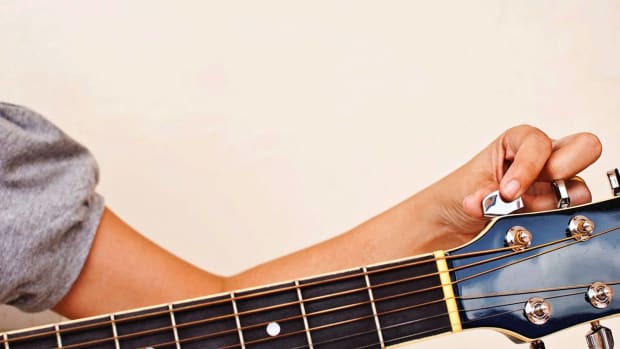 W. How to Play Major Scales in Fingerstyle Guitar Promo Image